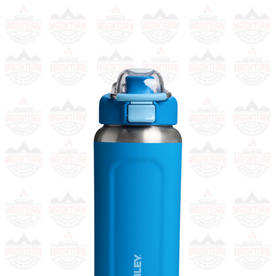 The Stanley Wellspring Bottle 0.7L / 24oz Azure