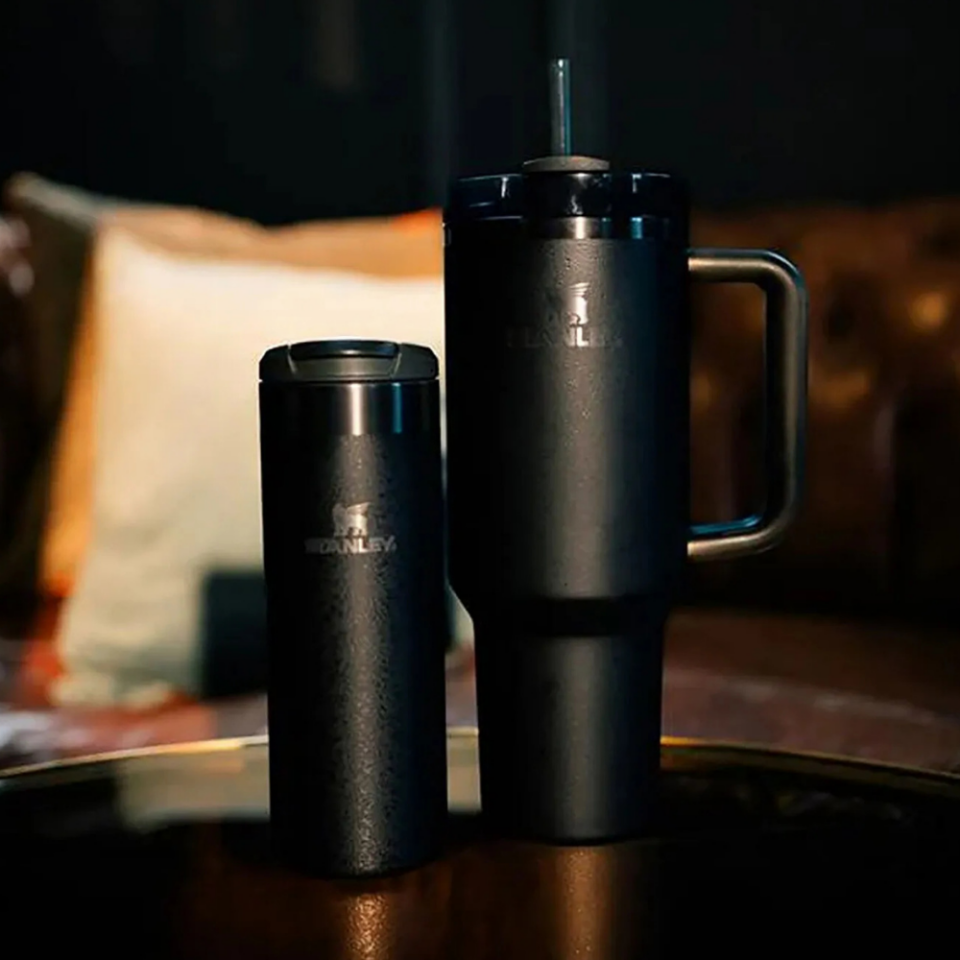 The Quencher H2.O FlowState™ Tumbler 1.18L / 40oz BLACK MOON
