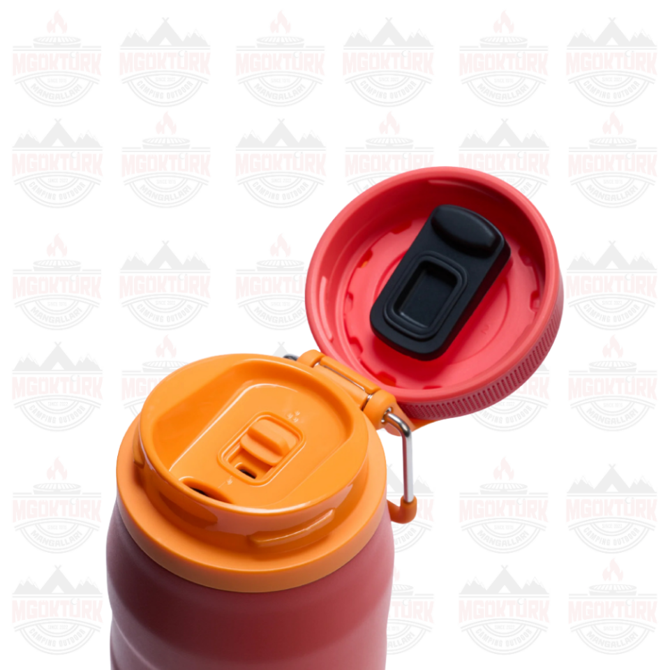 The IceFlow™ Bottle Twist Flip 0.7L / 24oz Hot Coral