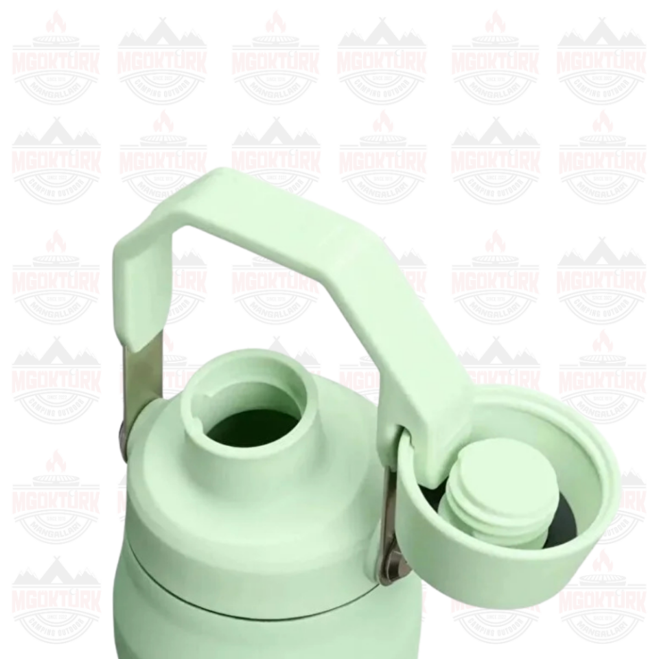 The IceFlow™ Bottle Fast Flow 0.7L / 24oz Pistachio