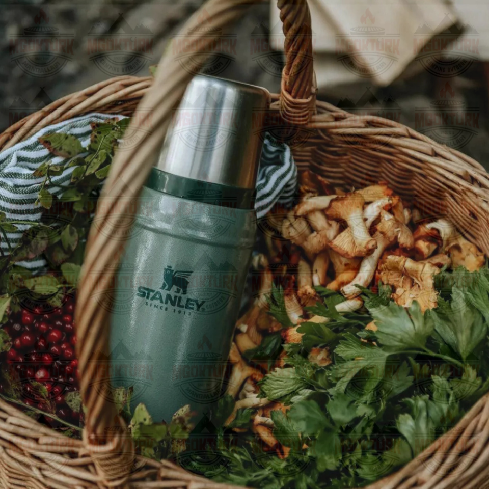 The Legendary Classic Bottle .75L / 25oz Hammertone Green