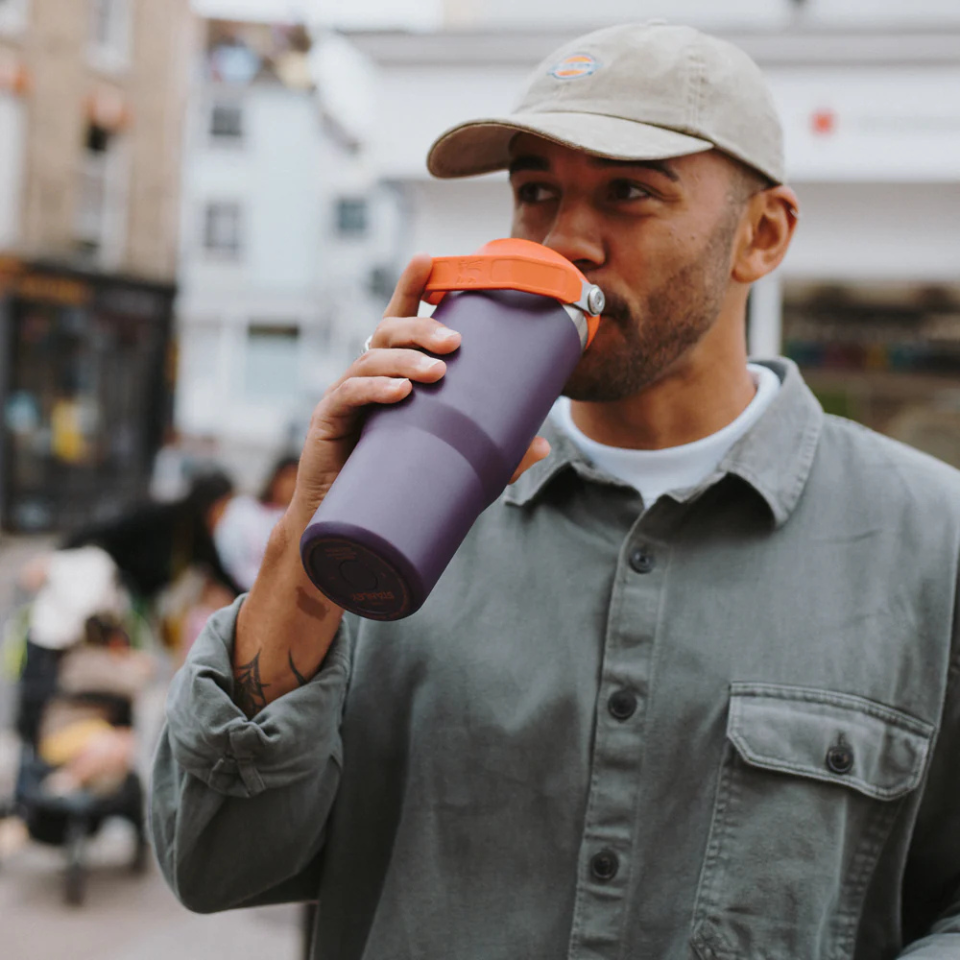 The IceFlow ™ Flip Straw Tumbler 0.89 LT Plum