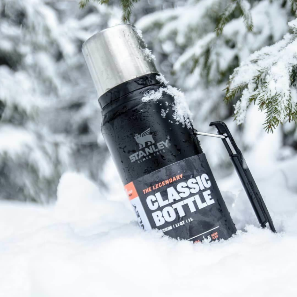 The Legendary Classic Bottle 1.0L / 1.1QT Matte Black Pebble