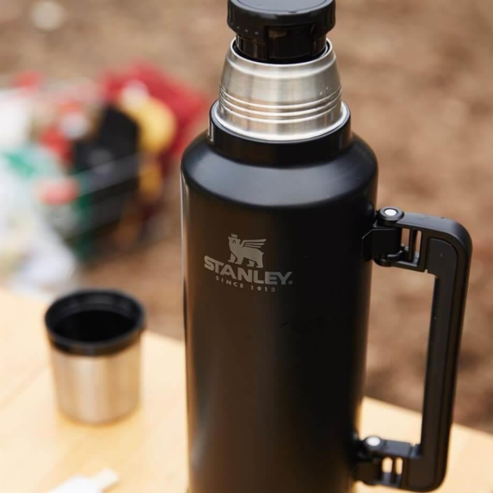 The Legendary Classic Bottle 1.0L / 1.1QT Matte Black Pebble