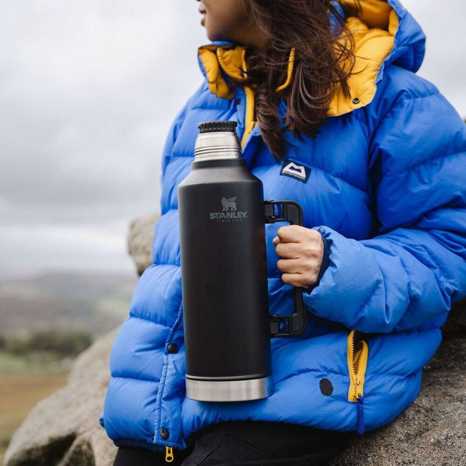 Stanley Klasik Vakumlu Paslanmaz Çelik Termos  2.3 L Matte Black Pebble