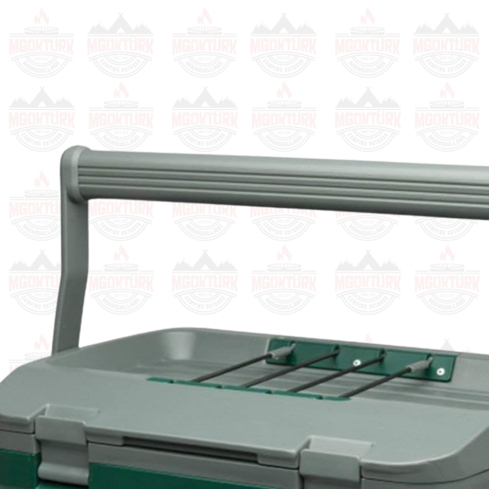 The Easy-Carry Outdoor Cooler 15.1L / 16QT Stanley Green