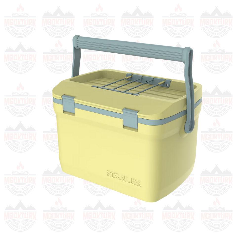 The Easy-Carry Outdoor Cooler 15.1L / 16QT Stanley Pomelo